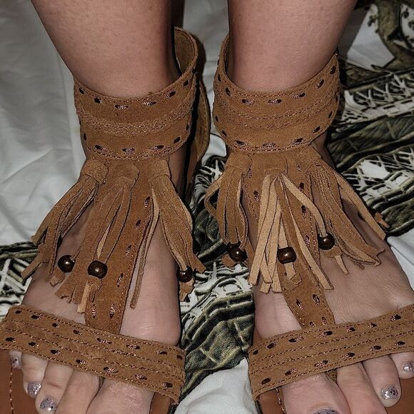 Minnetonka Womens Ankle Wrap Brown Leather Sandals w Fringe & Beads Size 8 - Picture 5 of 7